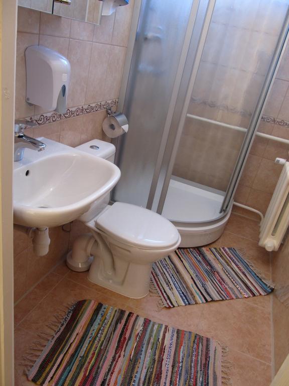 Hotel Viesu Maja Ezerkalns Krāslava Exterior foto